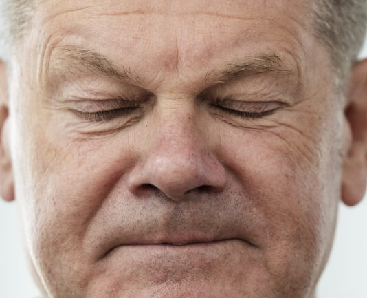 Сред германските социалдемократи се засилва натискът Шолц да се откаже от преизбиране