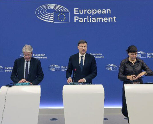 Домбровскис: Важно е България да поддържа бюджетния си дефицит под 3% от БВП