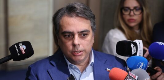 Групата на ПП-ДБ се разцепи при гласуването на председател на парламента