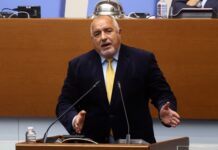 Лидерът на ГЕРБ Бойко Борисов заяви, че няма да оттегли кандидатурата на Рая Назарян за поста председател на 51-вото Народно събрание