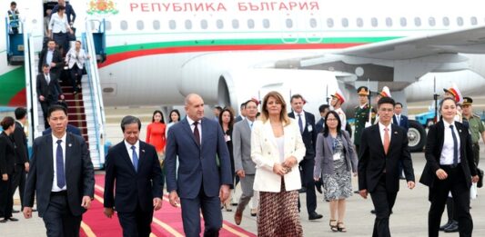 Президентът Румен Радев пристигна на официално посещение във Виетнам