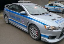 Полицията в София издирва трима души, набили продавач в търговски център