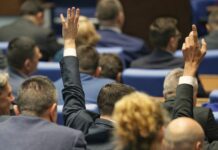 Депутатите не избраха председател на парламента и при седмия опит