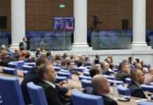 Парламентът остава без избран председател