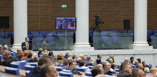 Парламентът остава без избран председател