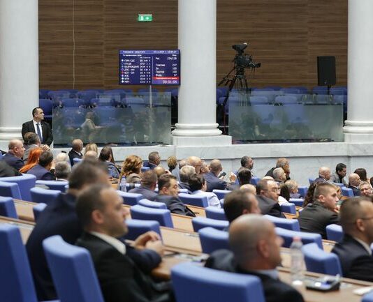 Парламентът остава без избран председател