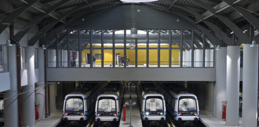 След почти 20 години строителство днес ще тръгне първият влак на метрото в Солун