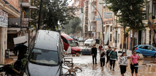 Над 210 са жертвите на потопа в Испания, двама българи са в неизвестност