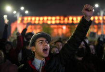 Около 2000 души протестираха в Букурещ срещу класирането на Джорджеску на втория тур на президентските избори