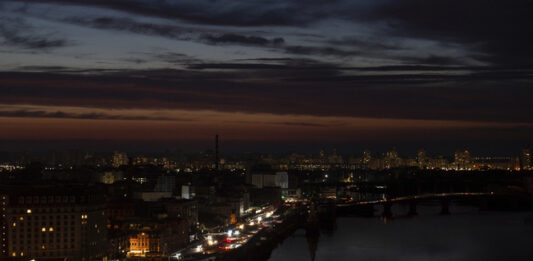 Украйна спря тока в Киев и други области заради опасност от нападение