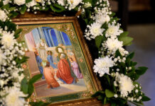 Българската православна църква чества празника Въведение Богородично и Деня на християнското семейство