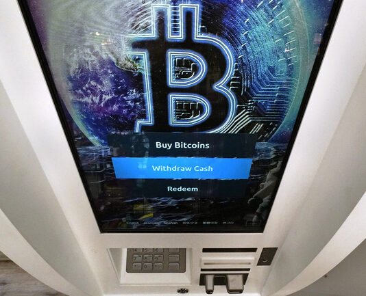 Стойността на биткойна за първи път надхвърли прага от 100 000 долара