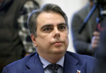 Асен Василев търси мнозинство срещу избора на Сарафов за главен прокурор