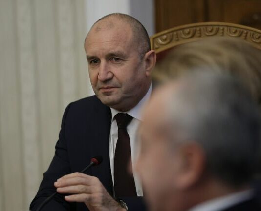 Президентът Румен Радев няма да провежда консултации с „ДПС-Ново начало“