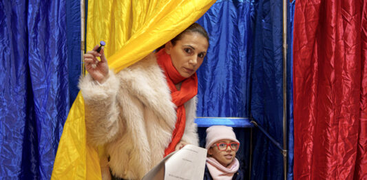 Социалдемократическата партия печели парламентарните избори в Румъния на фона на възход на крайнодесни националистически сили