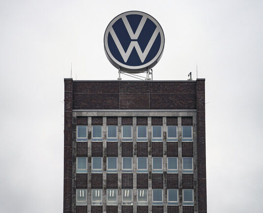 Ключови преговори предстоят днес за „Фолксваген“
