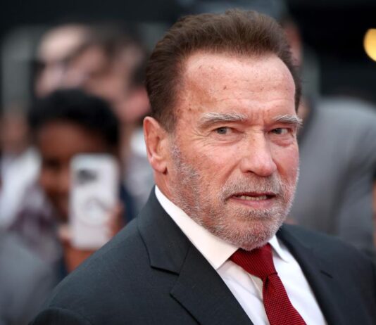 Арнолд Шварценегер се превъплъщава в ролята на Дядо Коледа