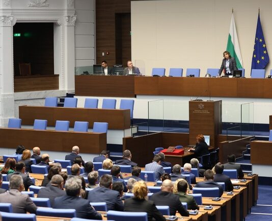 Парламентът заработи: Наталия Киселова стана председател на 51-ия парламент