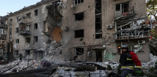 Расте броят на жертвите на руските удари по украинските градове Запорожие и Кривой рог