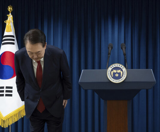 Южнокорейският президент заяви, че съжалява за обявеното от него военно положение