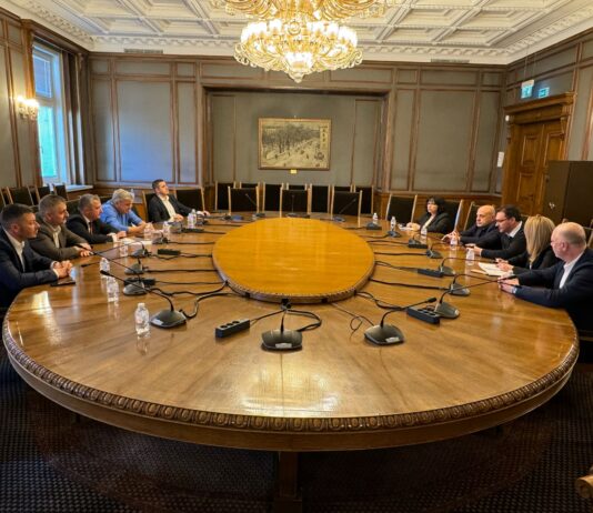 БСП след среща с ГЕРБ-СДС: България има нужда от редовно правителство с пълен управленски мандат