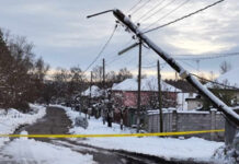 Продължава работата за възстановяване на електрозахранването на над 100 населени места
