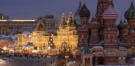 Турският актьор Бурак Йозчивит участва в най-новия филм от руската поредица „Елхички“