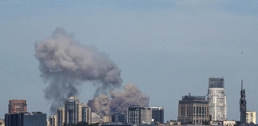 Силни експлозии се чуват в Киев след сигнал за въздушна тревога