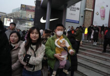 Населението на Китай намалява за трета поредна година, икономиката на страната расте с 5 процента