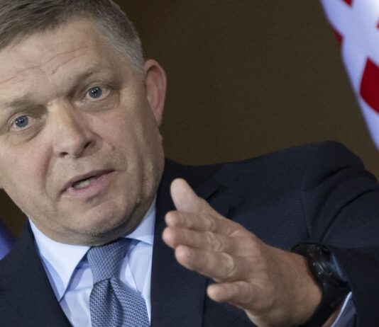 Роберт Фицо атакува остро Володимир Зеленски: „Той обикаля Европа и проси милостиня, омръзна ми от него“