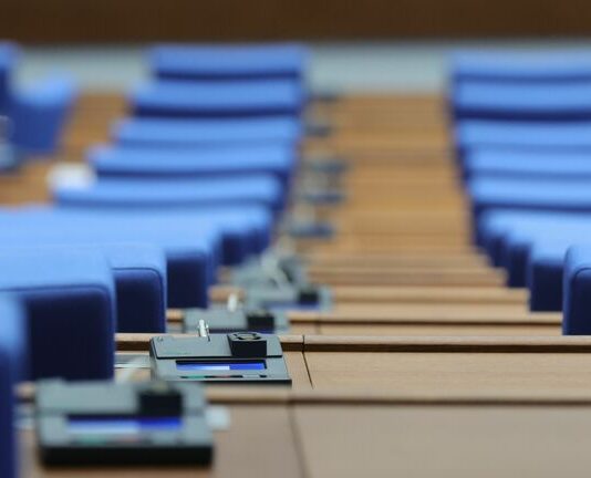 Депутатите започват новата сесия с изслушвания на министри за контрола на вейповете с хексахидроканабинол и за липсата на ток по празниците