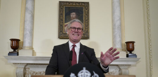 Стармър и Тръмп подчертаха в телефонен разговор значението на тесните връзки между двете страни, планират да се срещнат скоро