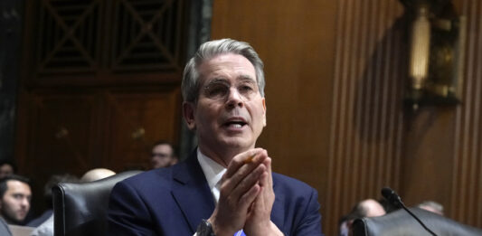 Скот Бесънт беше утвърден от Сената на Конгреса на САЩ за министър на финансите