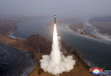 Северна Корея потвърди изстрелването на нова хиперзвукова ракета, лидерът Ким Чен-ун лично го е проследил