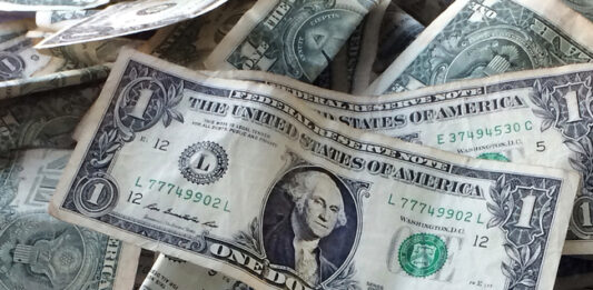 Индексът на щатския долар се покачи до над двугодишен връх, докато пазарите се подготвят за завръщането на Тръмп в Белия дом