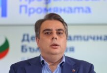 Асен Василев отказал да участва в едно студио с Делян Добрев, не признава грешки за дефицита
