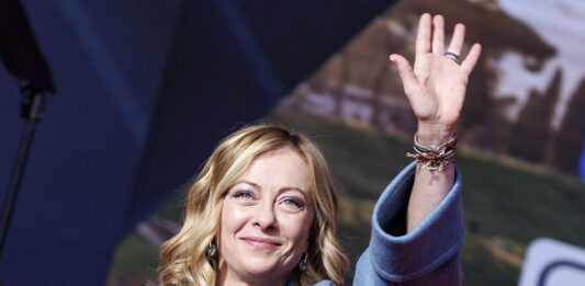 Приключи срещата на Мелони с Тръмп в имението му Мар а Лаго и италианският премиер отпътува обратно за Италия