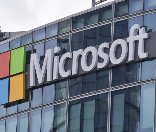 Тръмп заяви пред репортери, че компанията „Майкрософт“ води преговори за закупуване на „Тик Ток“