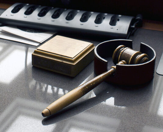 Американски съд временно блокира искането Доналд Тръмп за спиране на програмите за държавна финансова помощ