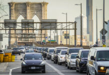 Ню Йорк въведе такса от 9 долара за шофиране в Манхатън