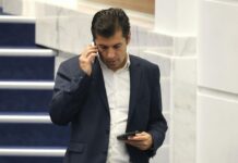 Кирил Петков получава обвинението си в петък, съпартийците му стягат протест