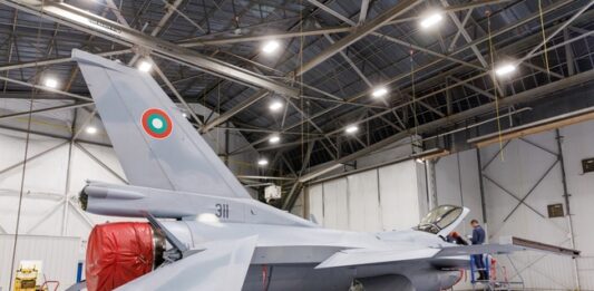 Атанас Запрянов ще приеме първия български изтребител F-16 Block 70 в САЩ