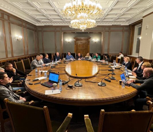 Продължават преговорите между ГЕРБ-СДС, ДП, БСП и ИТН за съставяне на правителство