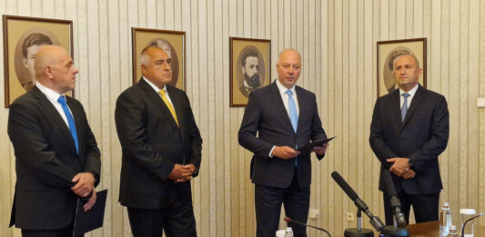 Президентът Радев връчва първия мандат на Росен Желязков във вторник?