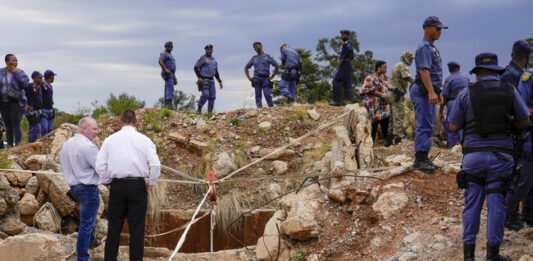 Над 100 души загинаха в затворена златна мина в Южна Африка