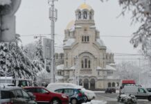 Общо 180 снегорина почистват улиците на София