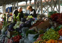 Повечето основни храни поевтиняват на борсите у нас