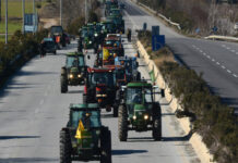 Гръцките фермери готвят нови пътни блокади