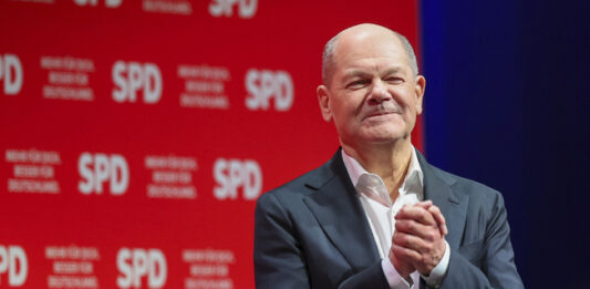 Европа може да вземе мерки „в рамките на час“, ако САЩ наложат мита, заяви германският канцлер Шолц