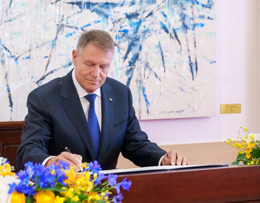 Клаус Йоханис публикува равносметка от 1500 страници за двата си мандата като президент на Румъния